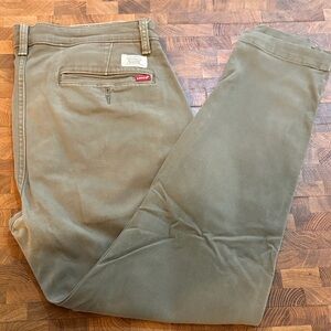 Levi's Men's Olive Chinos 33x30